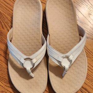 Vionic Sandles Flip Flops Size 9